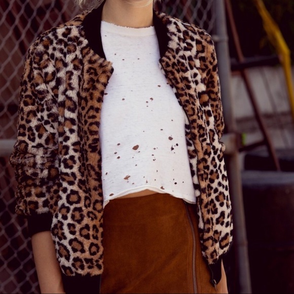 1 LEFT‼️So Soft & Fuzzy Leopard Bomber - Picture 3 of 8